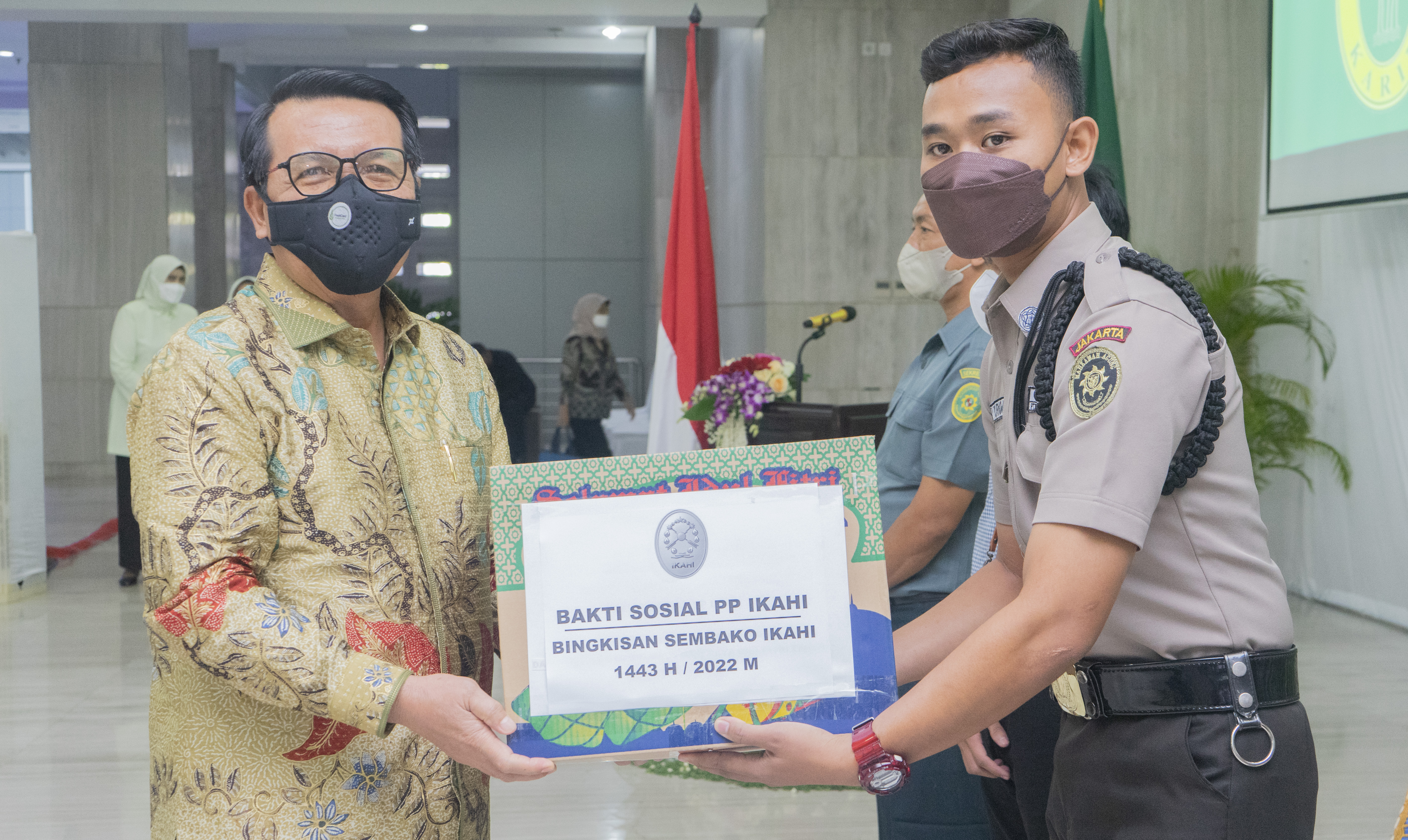 DHARMAYUKTI KARINI DAN IKAHI RAMAIKAN RAMADAN DENGAN KEGIATAN SOSIAL