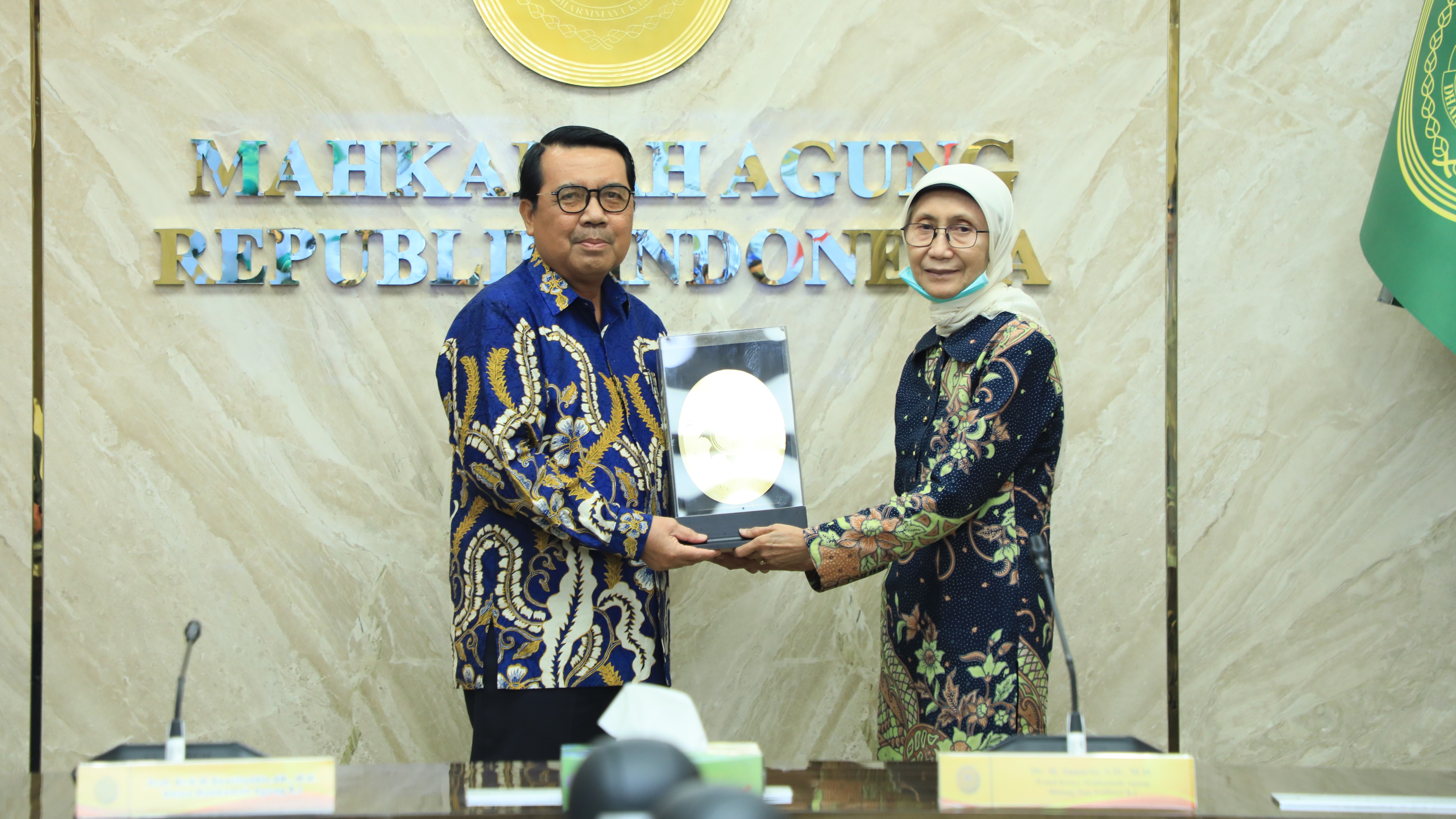 KETUA MA LEPAS HAKIM AGUNG SRI MURWAHYUNI