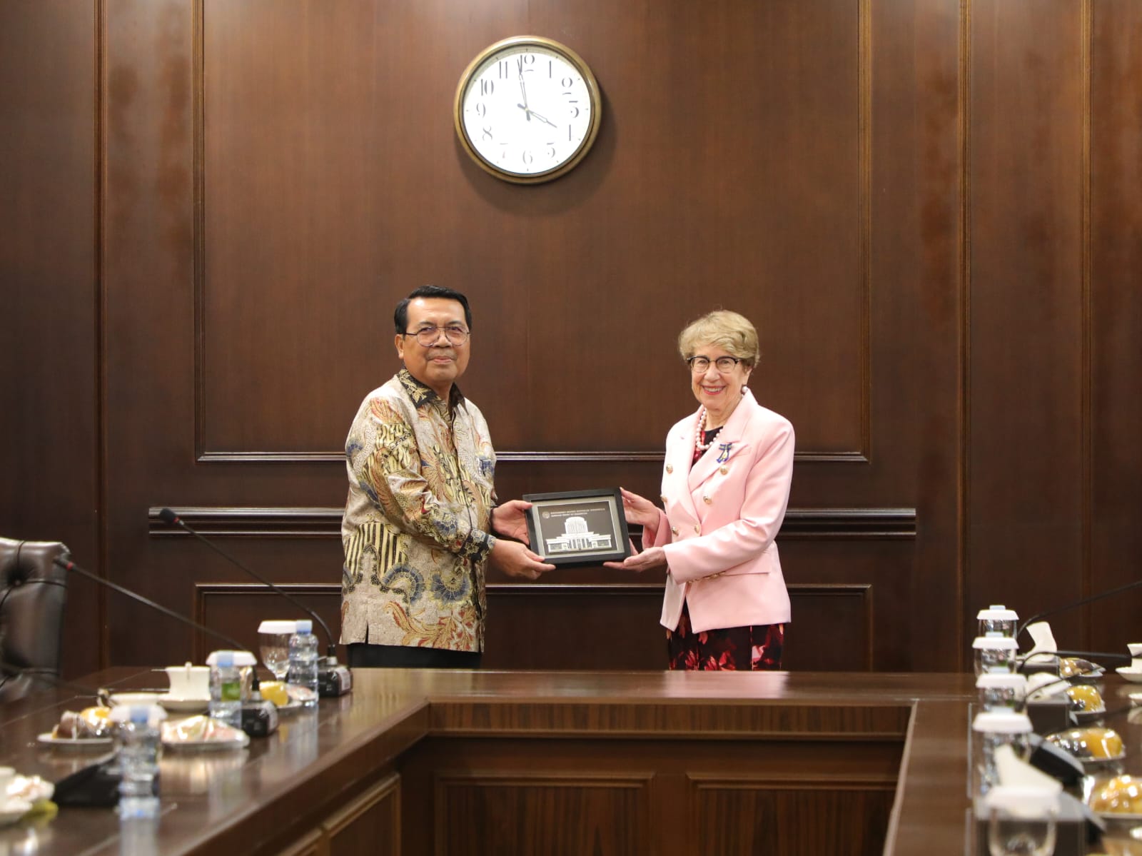 GUBERNUR NEGARA BAGIAN NEW SOUTH WALES KUNJUNGI MAHKAMAH AGUNG