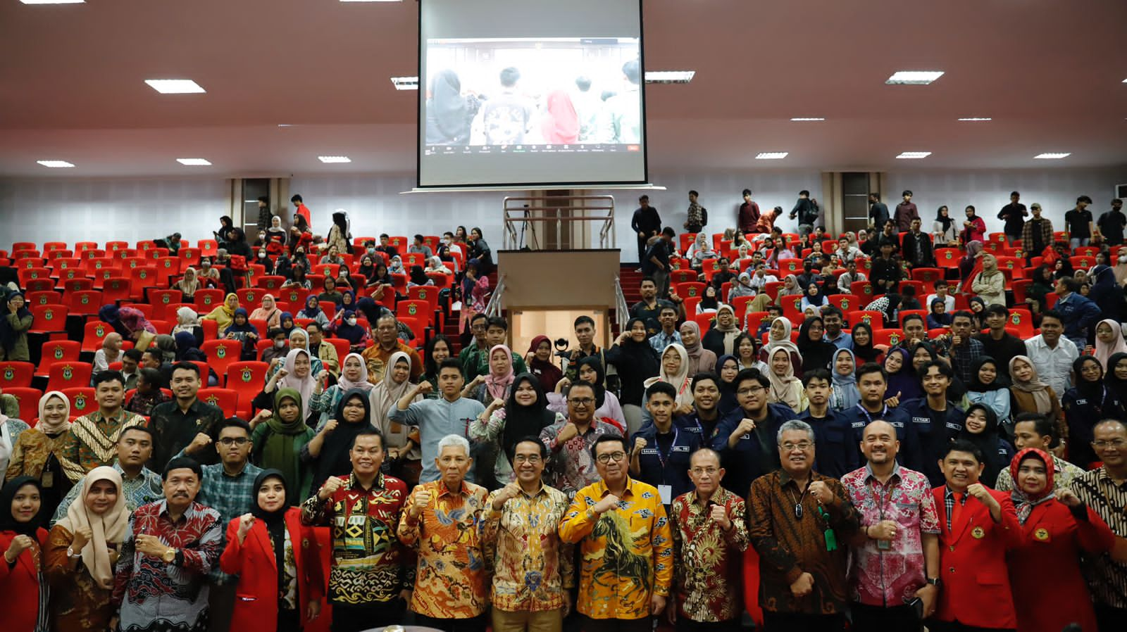 KUNJUNGI UNIVERSITAS HASANUDDIN, KETUA MA DORONG ANAK MUDA INDONESIA KUASAI IT DAN BAHASA