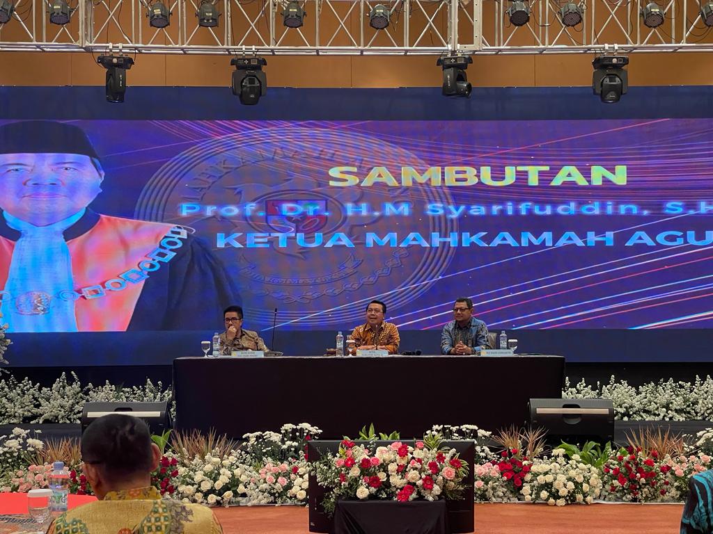 HADIRI ACARA PEMBINAAN DI BANDUNG, KMA TEGASKAN TINGKATKAN INTEGRITAS INSAN PERADILAN