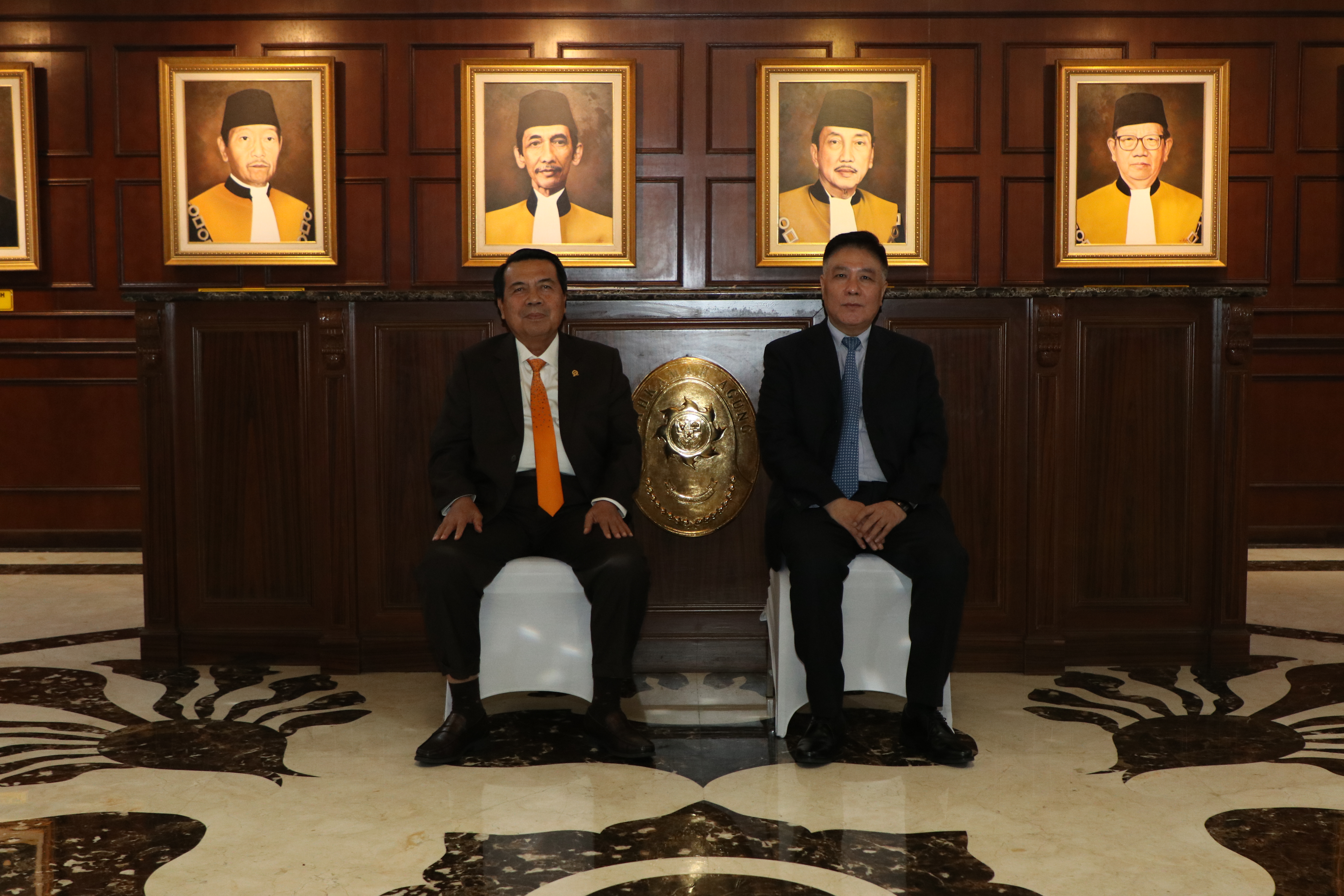 KETUA MAHKAMAH AGUNG MENERIMA KUNJUNGAN DELEGASI MAHKAMAH AGUNG CHINA