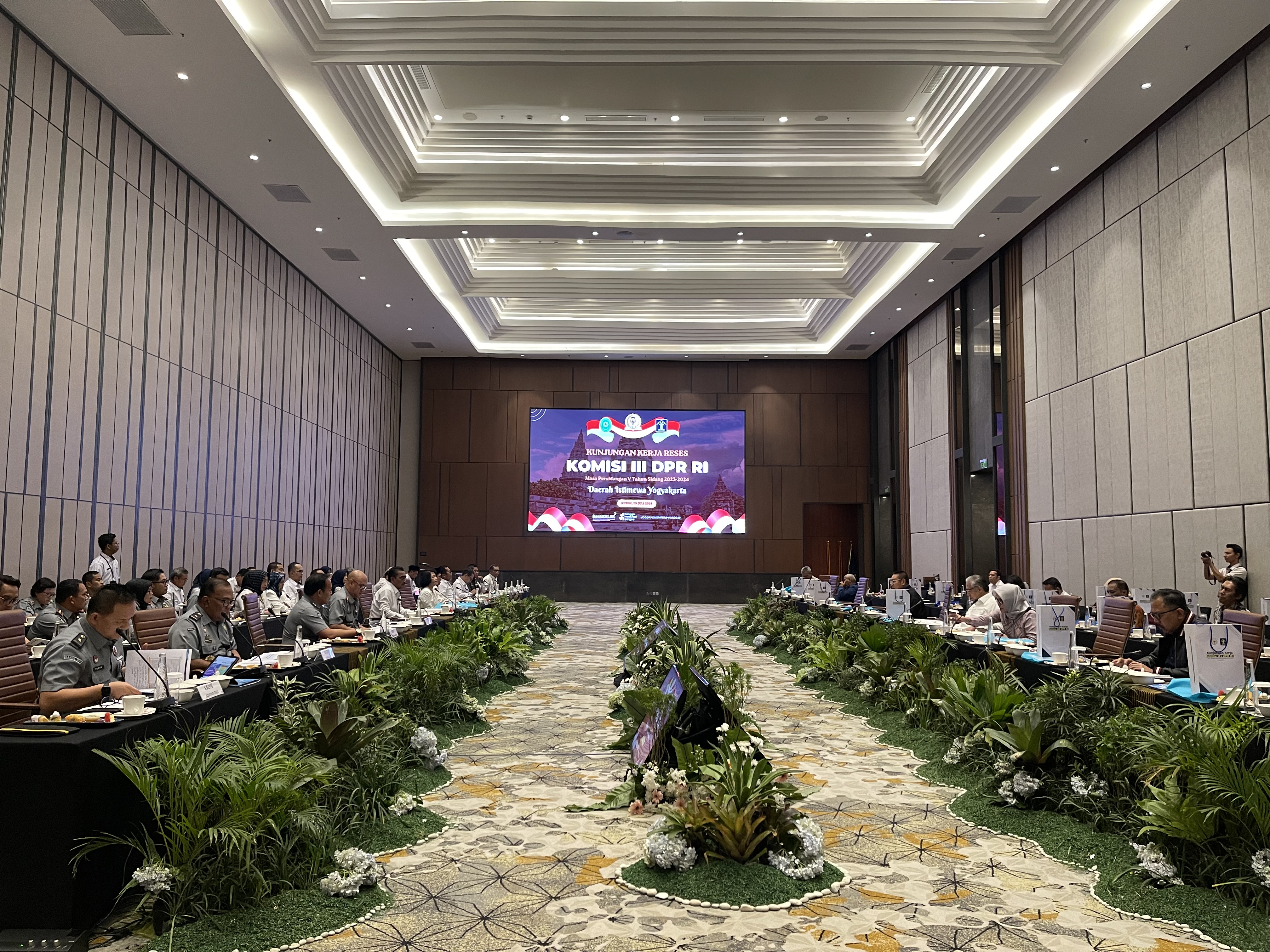 HADIRI RAPAT DENGAN KOMISI 3 DPR, HAKIM LAPORKAN RUMAH DINAS YANG KOSONG