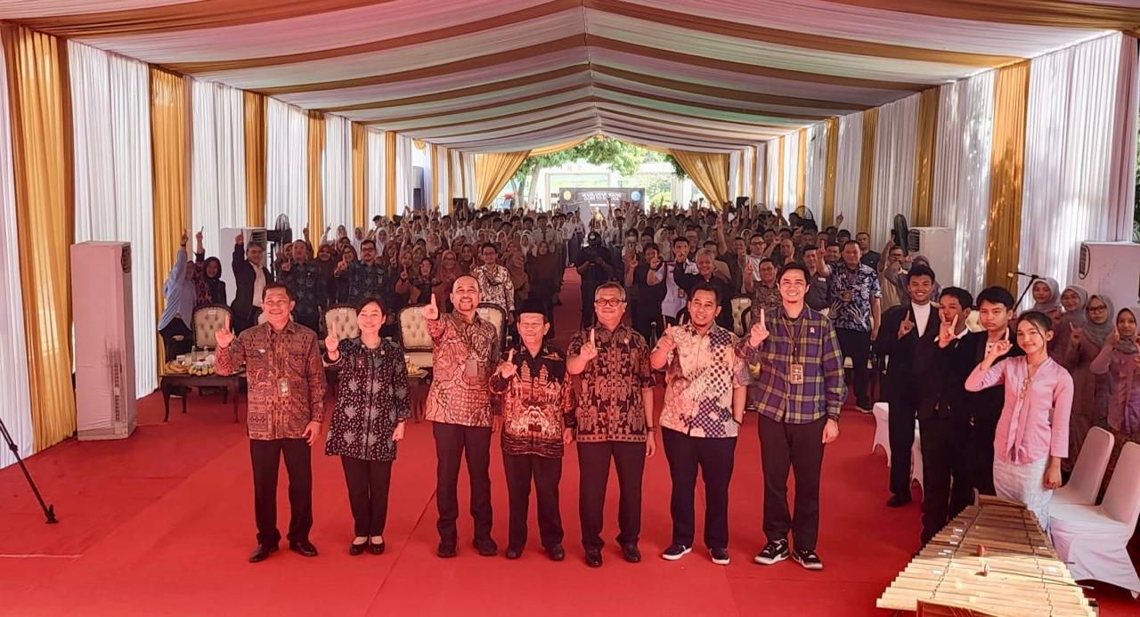 RATUSAN SISWA DI KARAWANG IKUTI MA GOES TO SCHOOL