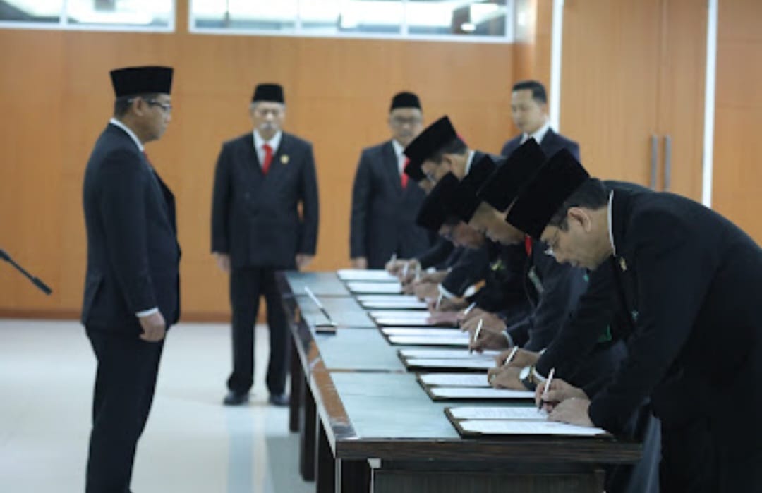 SEKRETARIS MA LANTIK DELAPAN HAKIM TINGGI PENGAWAS PADA BADAN PENGAWASAN MAHKAMAH AGUNG