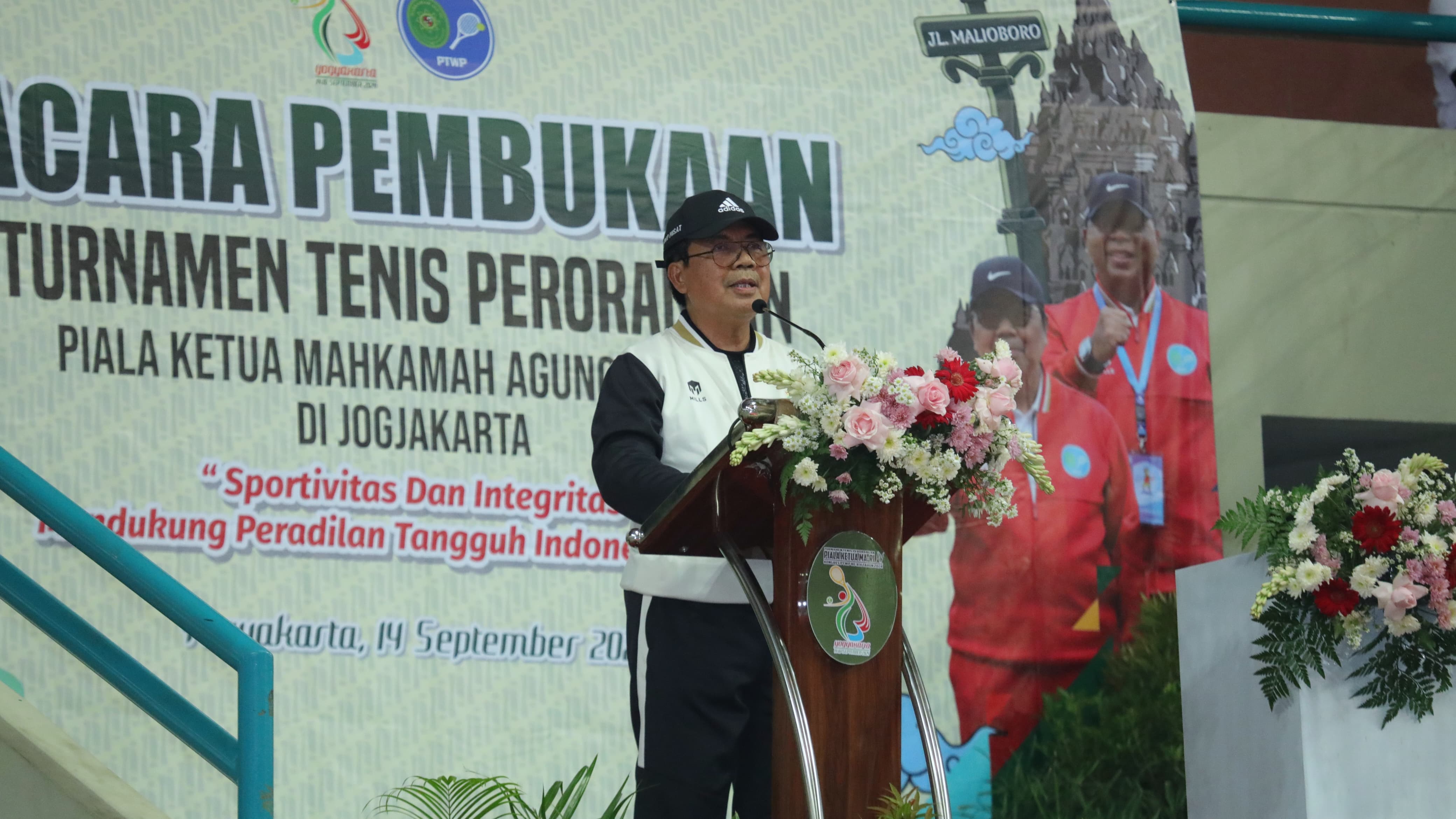 KETUA MAHKAMAH AGUNG BUKA KEJURNAS TURNAMEN TENIS PERORANGAN