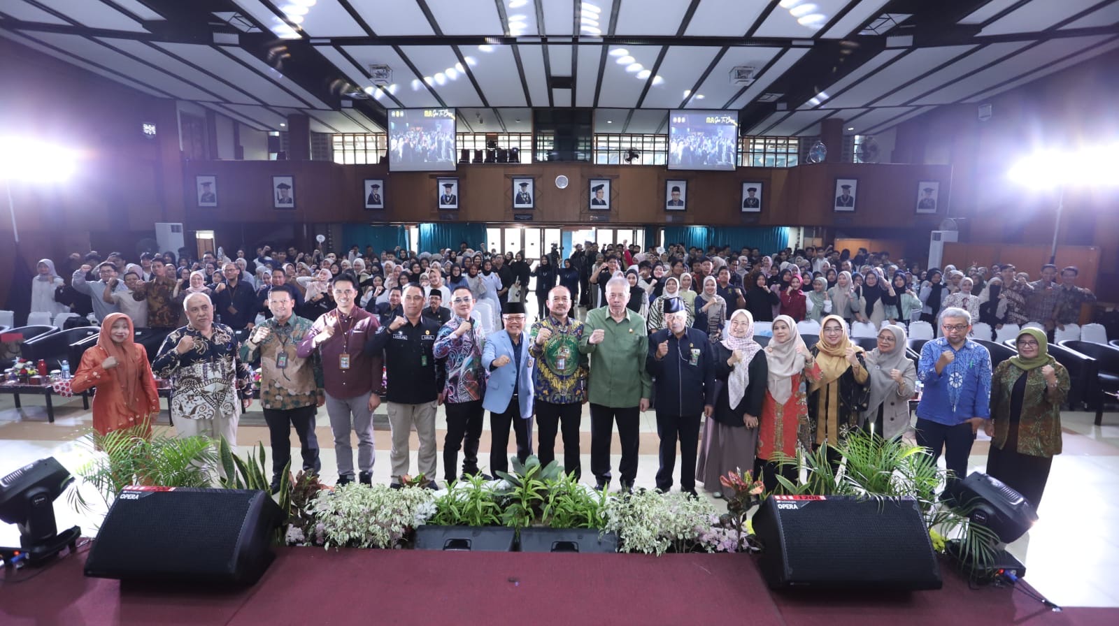 MENGENALKAN HAKIM DAN APARATUR PERADILAN, MAHKAMAH AGUNG KUNJUNGI UNISBA