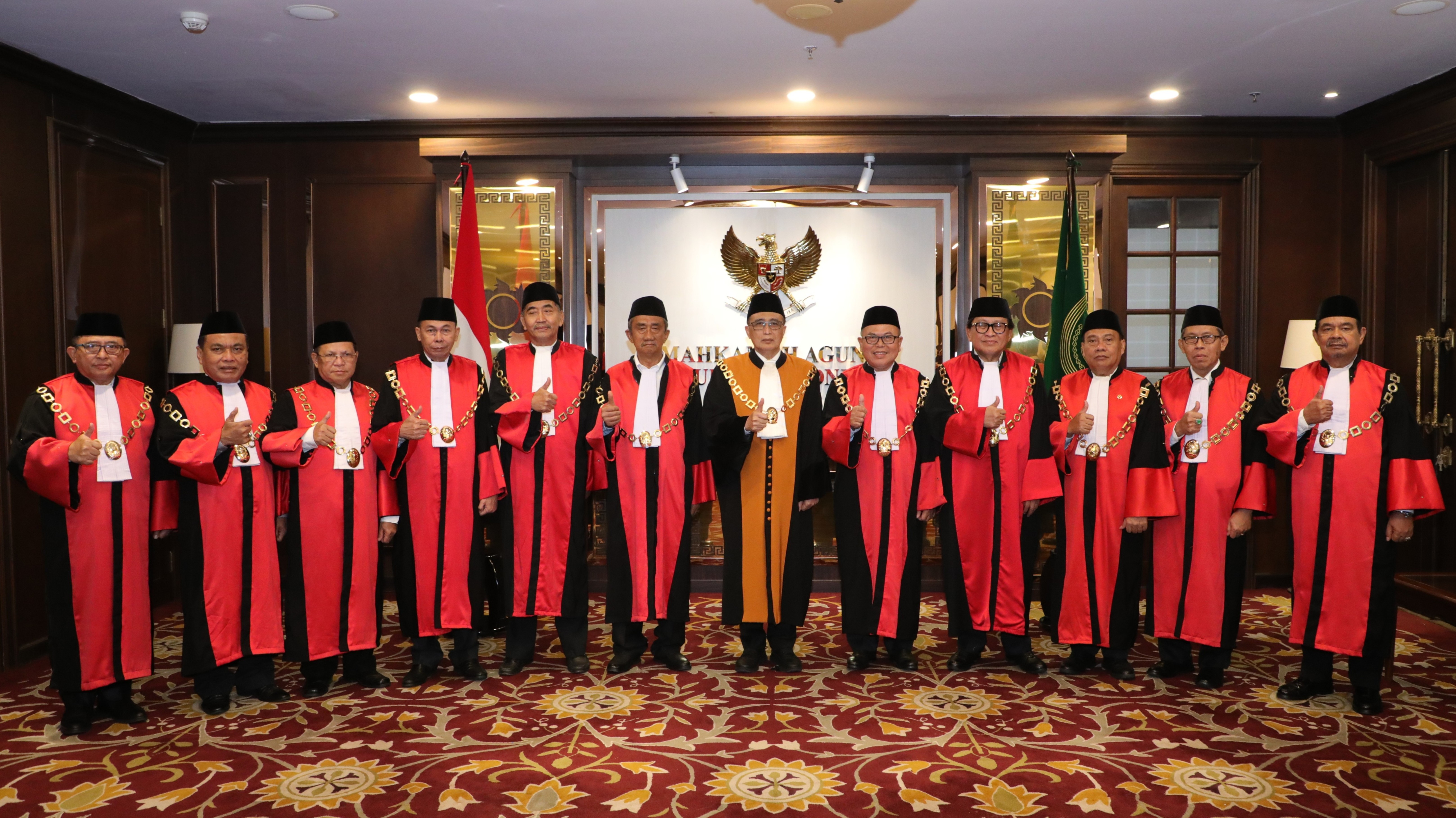 INAUGURATES 11 CHIEF OF APPEAL COURT, THE CHIEF JUSTICE URGES ALL LEADERS TO BECOME GOOD INSPIRATION AND TO REGAIN PUBLIC TRUST