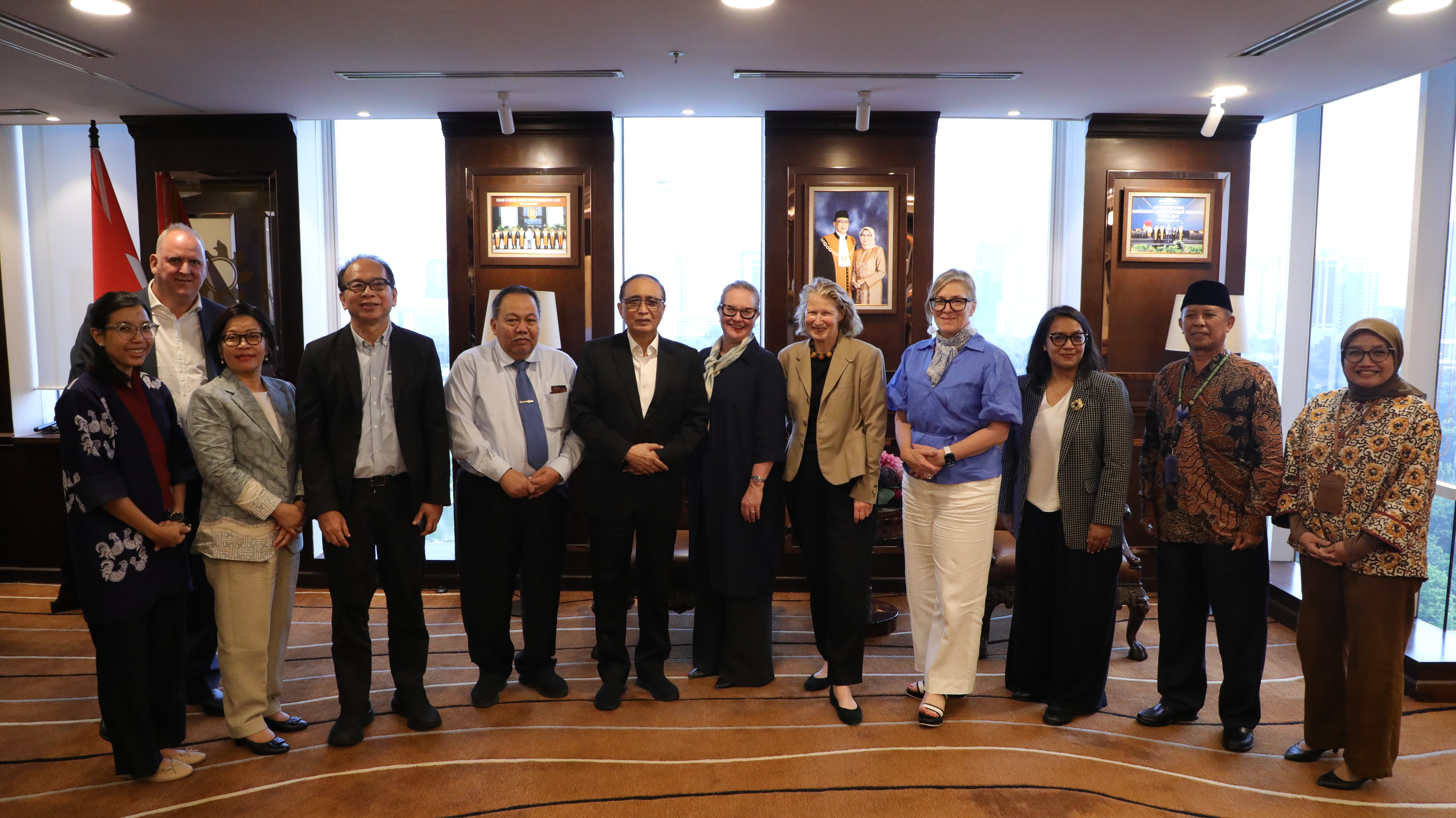 MAHKAMAH AGUNG RI MENERIMA KUNJUNGAN HAKIM AGUNG FEDERAL CIRCUIT AND FAMILY COURT OF AUSTRALIA (FCFCOA)