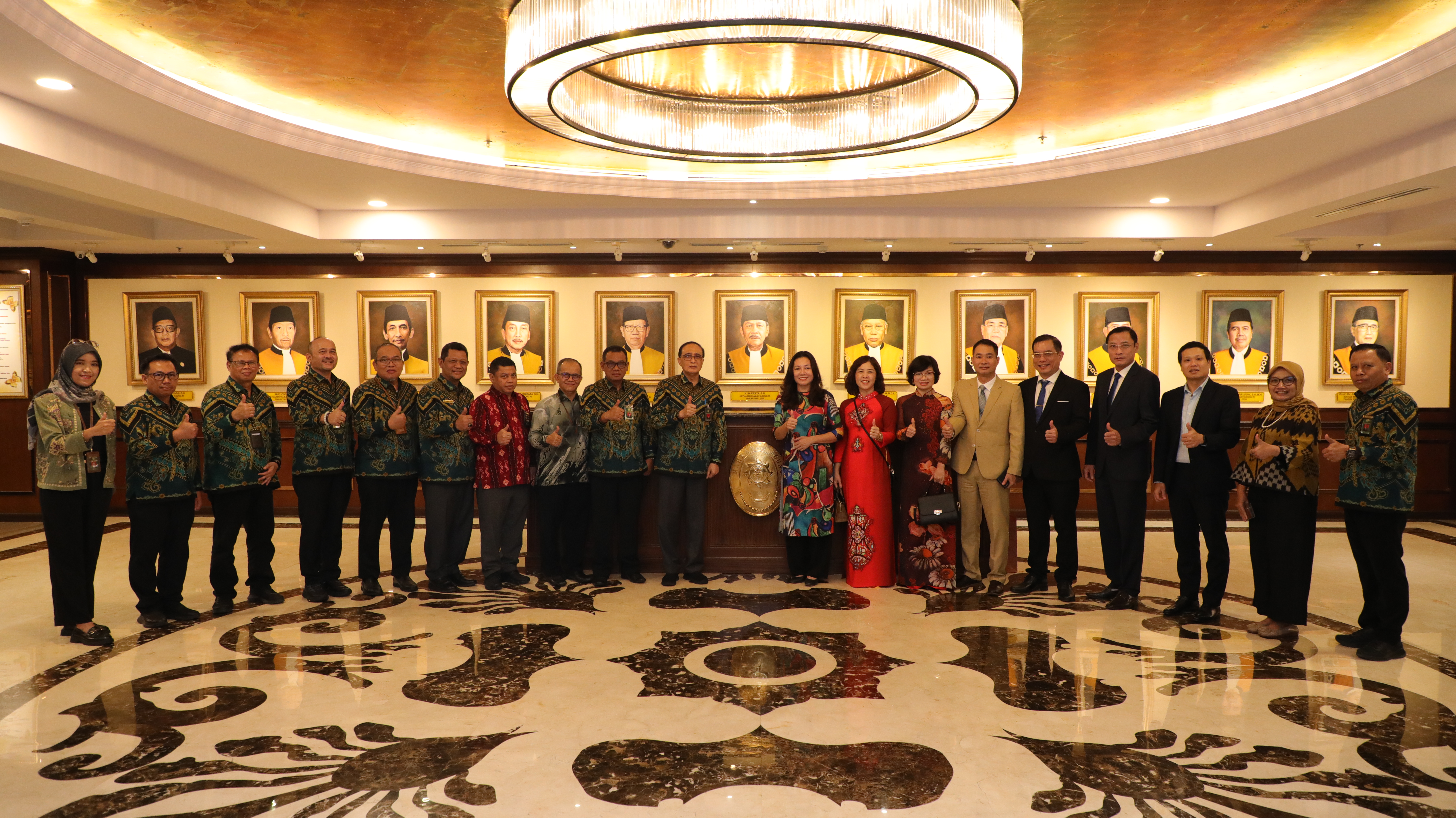 KETUA MAHKAMAH AGUNG TERIMA KUNJUNGAN DELEGASI KEMENTERIAN KEHAKIMAN VIETNAM