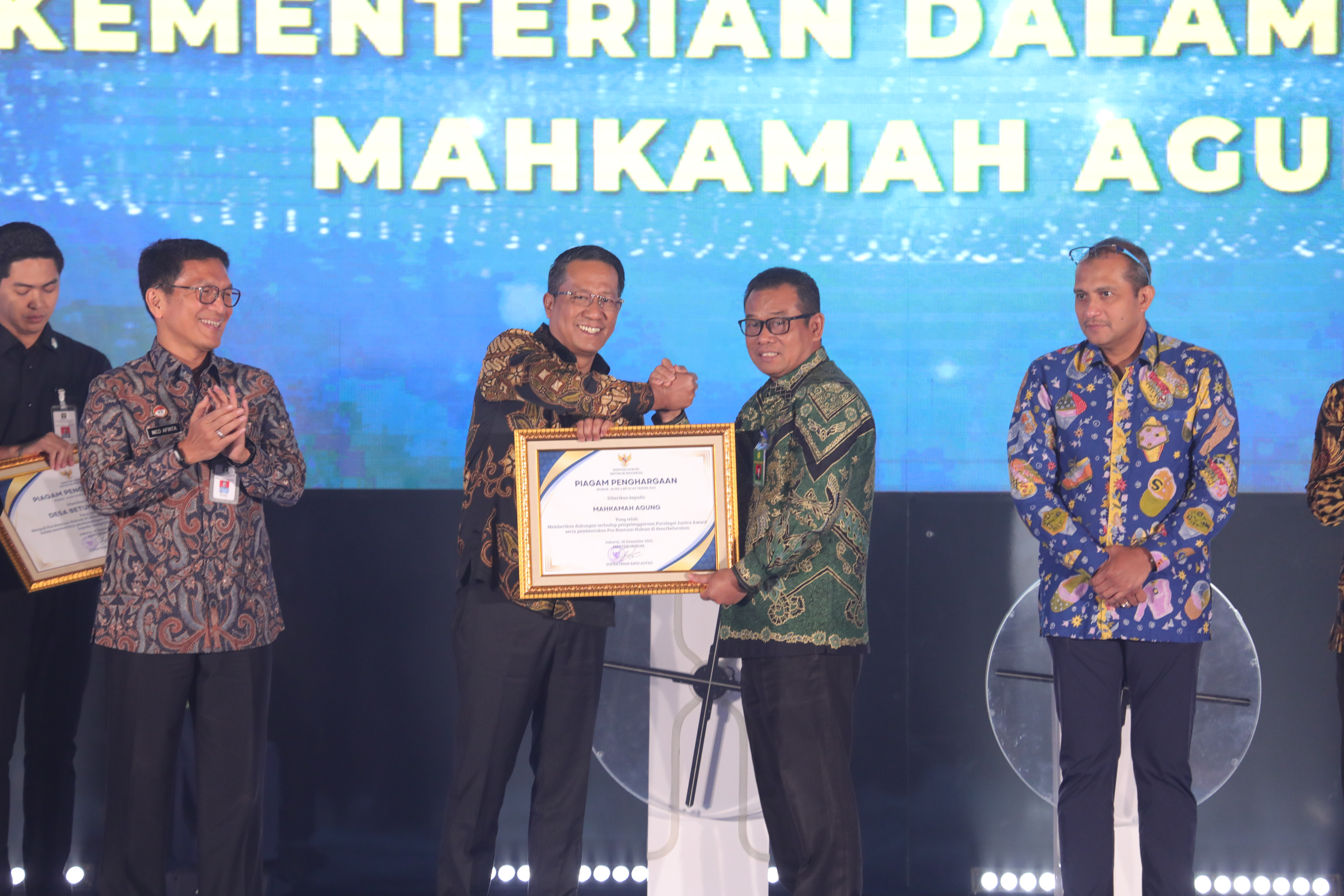 SINERGI PERLUAS AKSES KEADILAN, MAHKAMAH AGUNG TERIMA PENGHARGAAN DARI KEMENTERIAN HUKUM