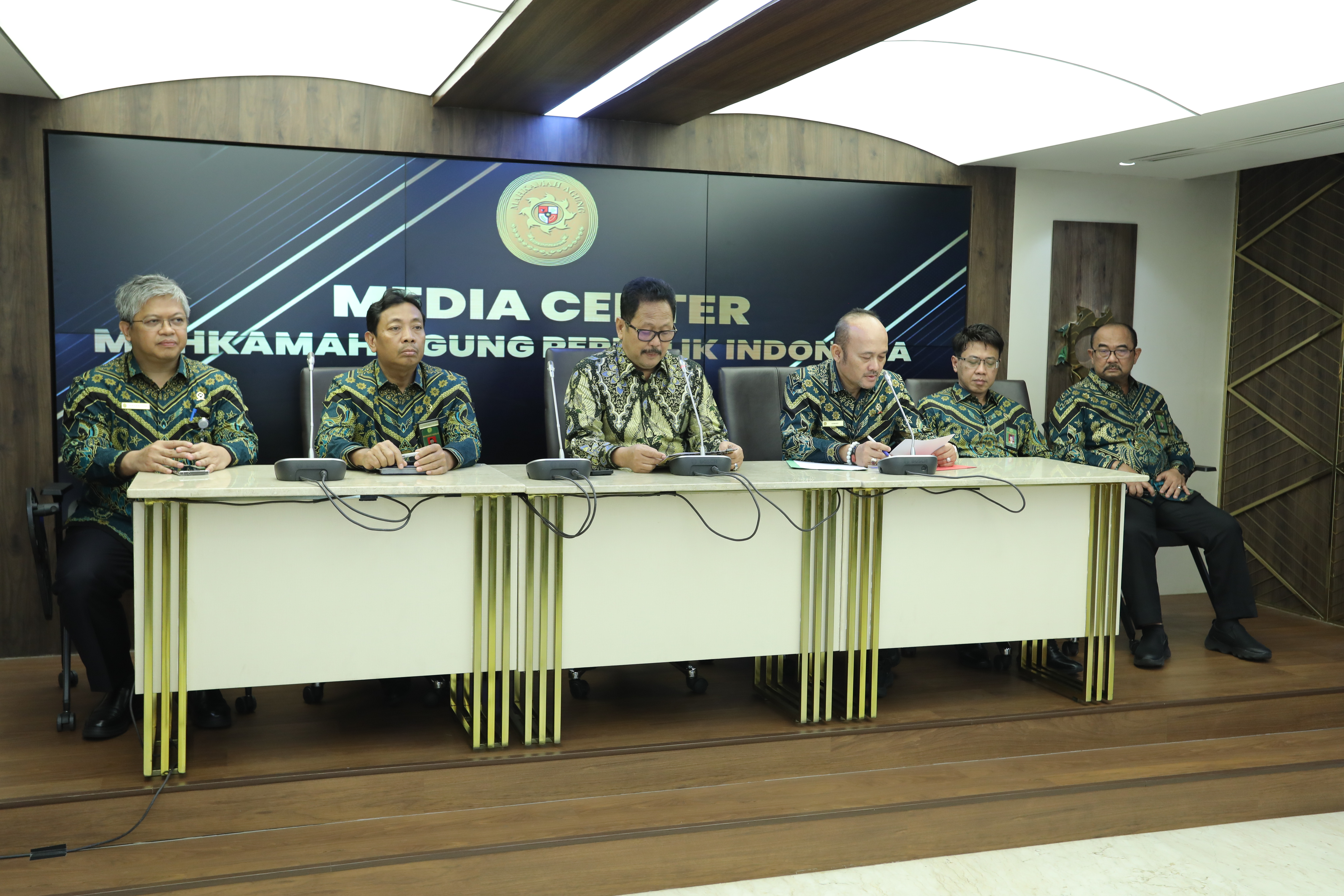 KETUA MA TEKANKAN PEMENUHAN KESEJAHTERAAN APARATUR DAN PROFESIONALITAS HAKIM