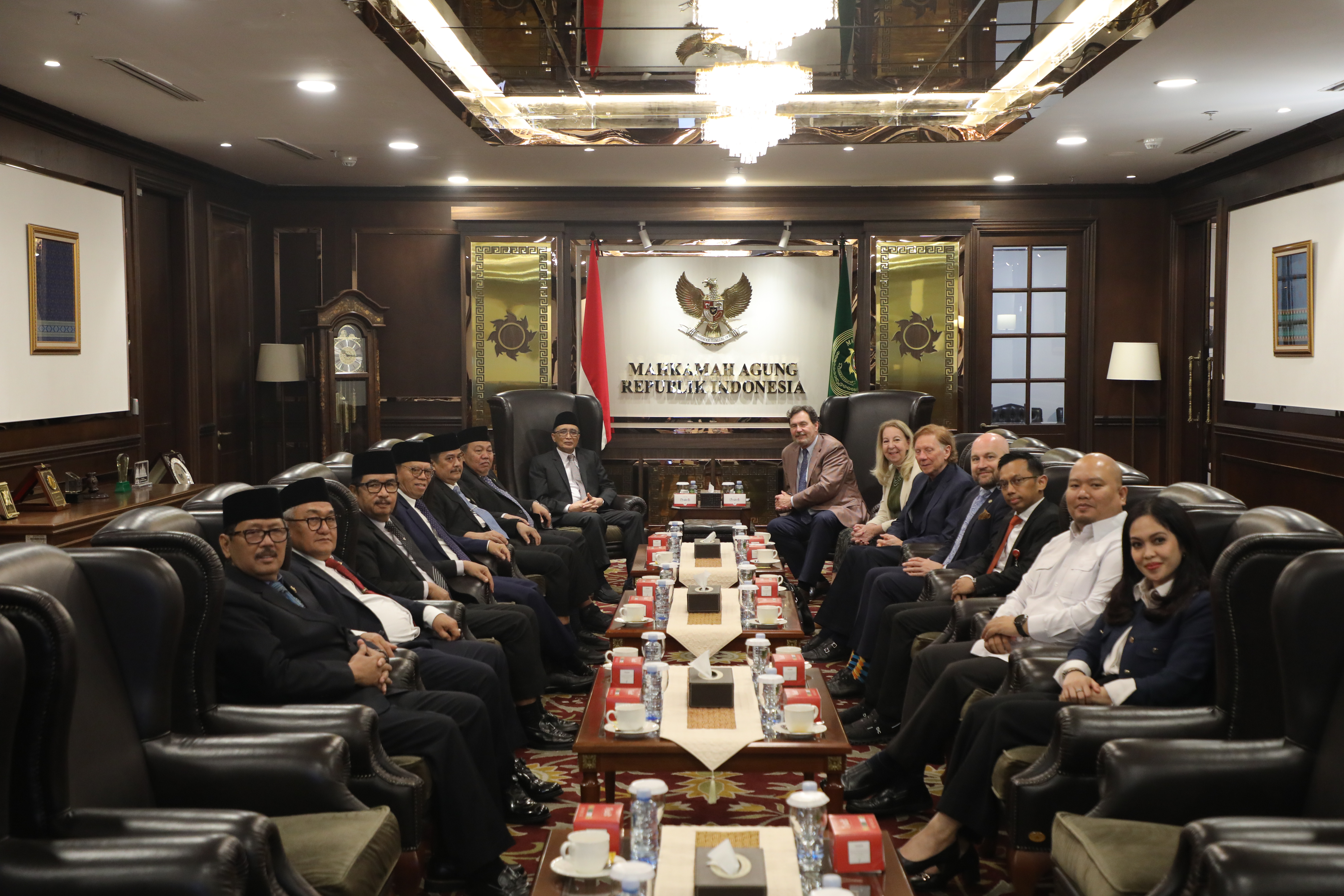 MAHKAMAH AGUNG RI TERIMA KUNJUNGAN DELEGASI SUPREME COURT OF CANADA