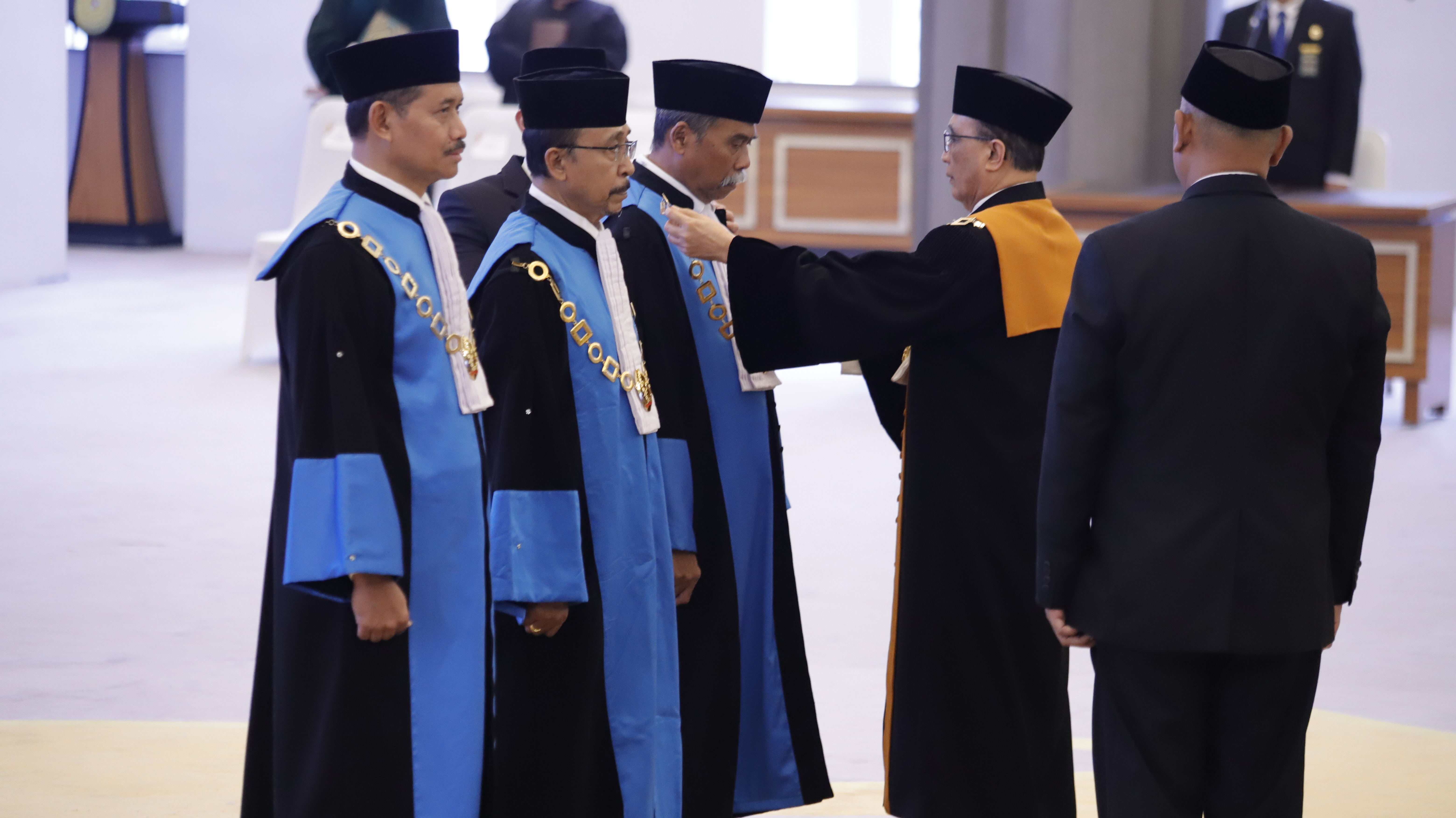 KETUA MA MELANTIK 3 KETUA PENGADILAN TINGGI TUN