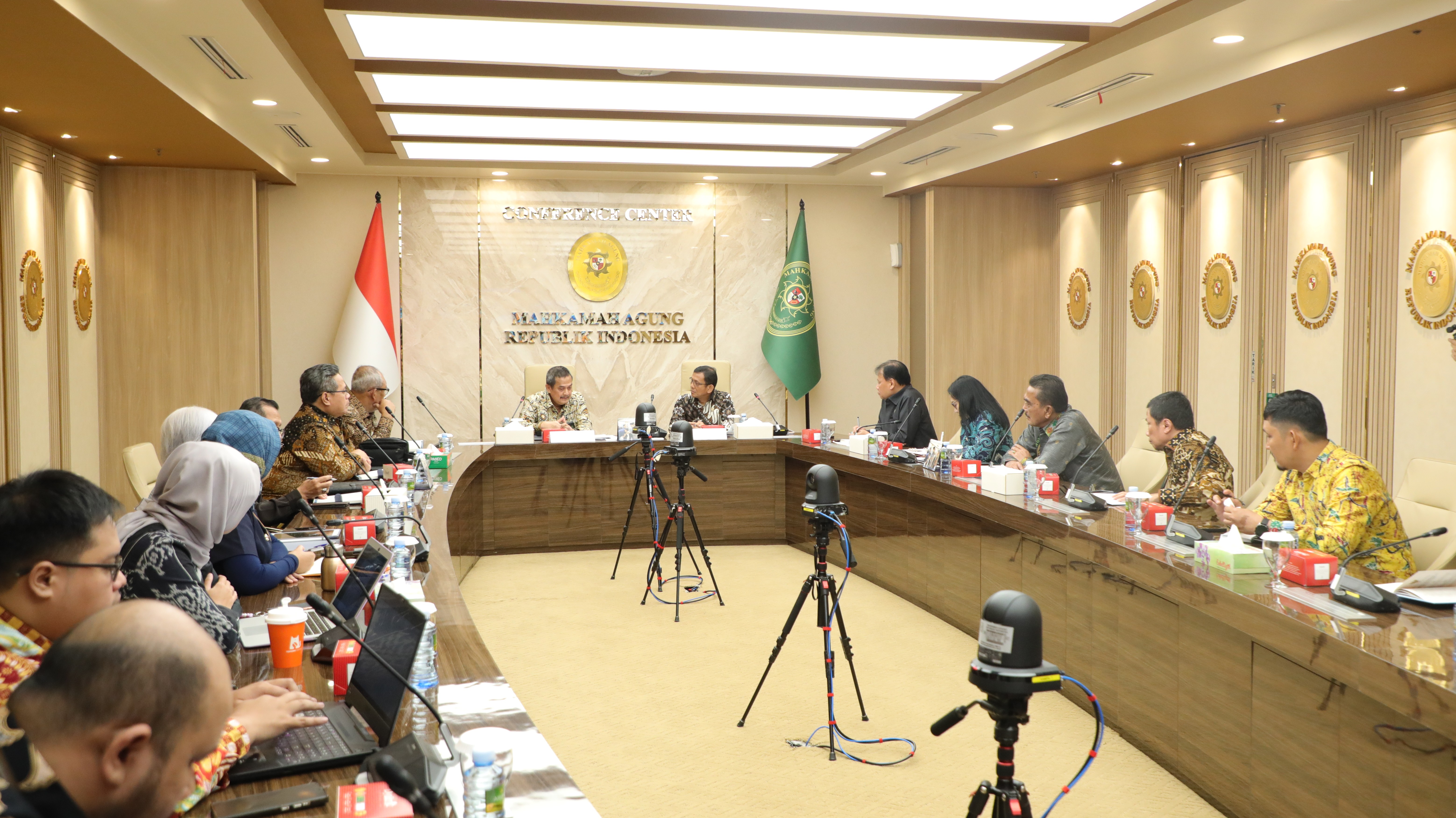 MAHKAMAH AGUNG DAN KOMISI YUDISIAL GELAR RAPAT PERDANA TIM PENGHUBUNG