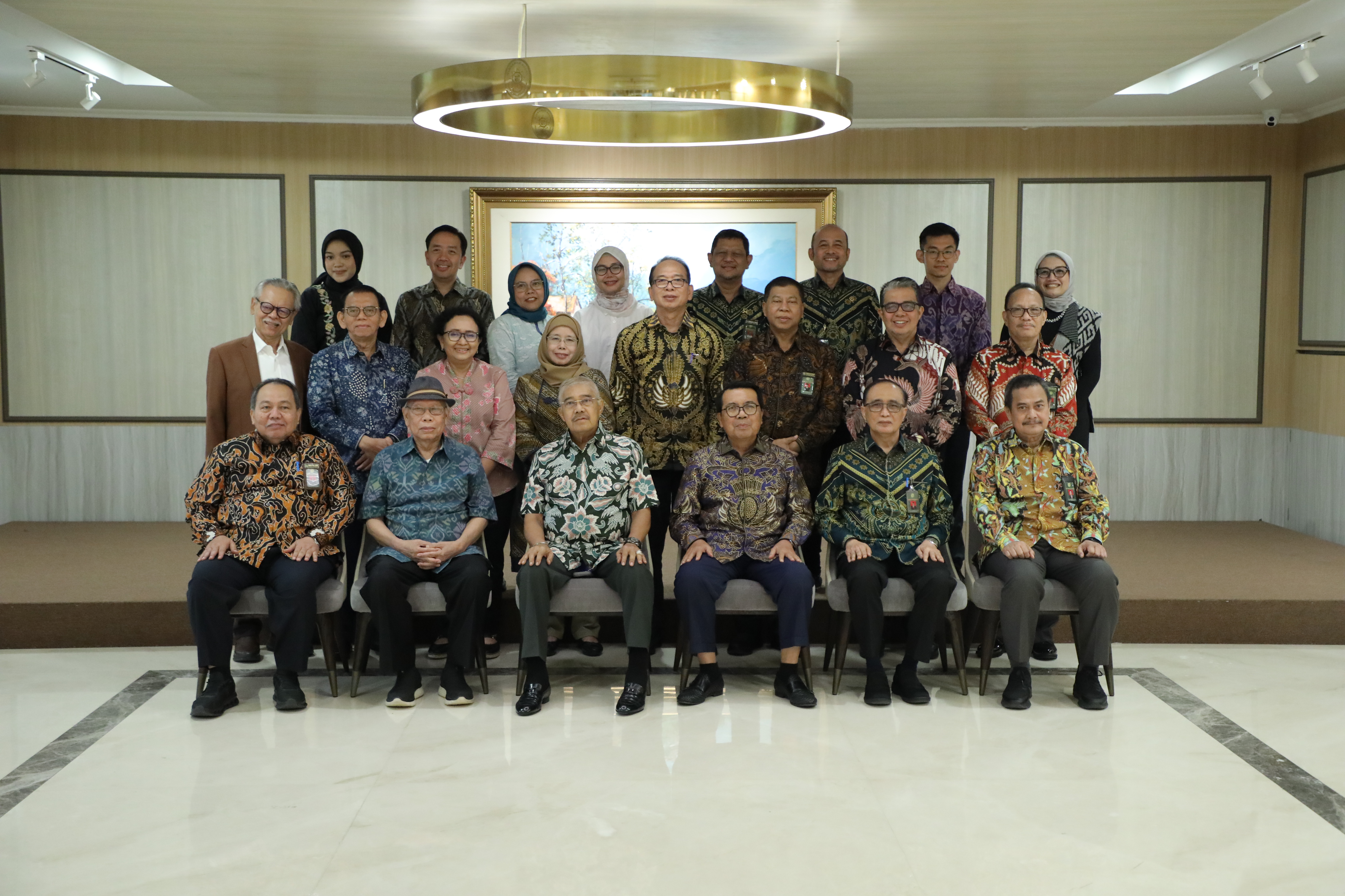 HALAL BIHALAL PIMPINAN MAHKAMAH AGUNG RI BERSAMA PENASIHAT TIM PEMBARUAN DAN TOKOH PERADILAN