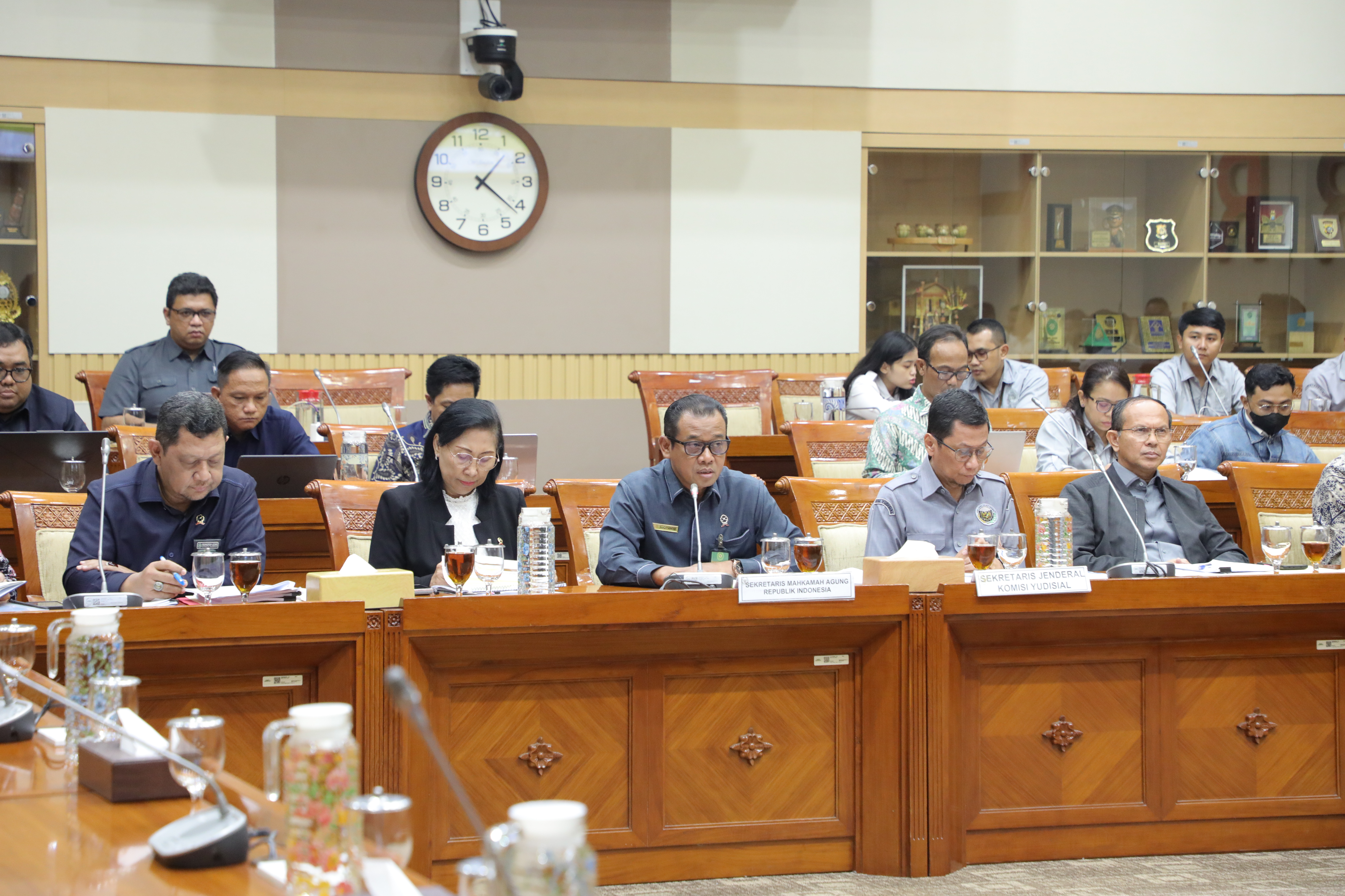 RDP BERSAMA KOMISI III DPR, SEKRETARIS MA TEGASKAN TRANSFORMASI DIGITAL DALAM SISTEM MANAJEMEN PERKARA HINGGA PENGAWASAN