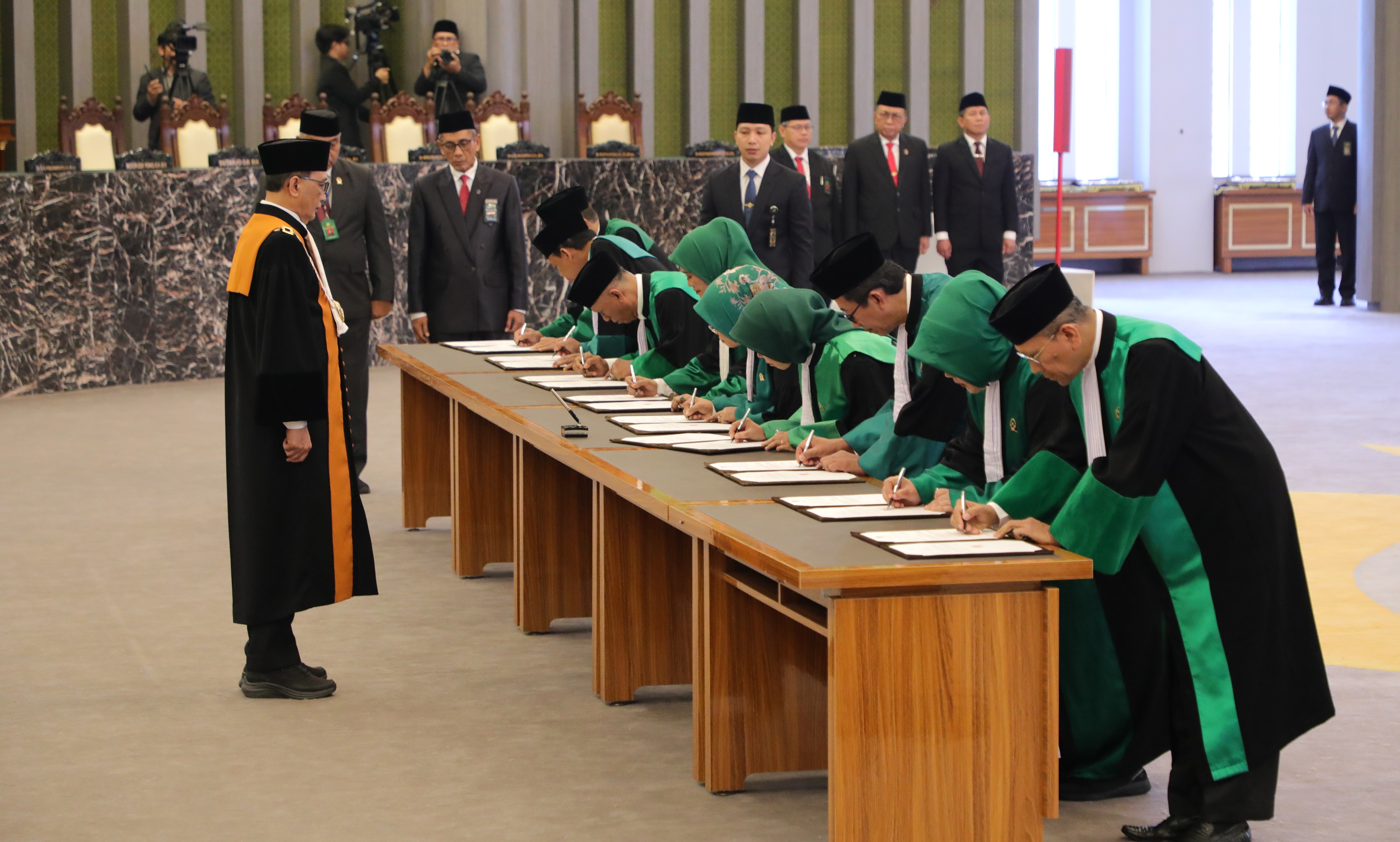 KETUA MA LANTIK 9 KETUA PENGADILAN TINGGI AGAMA, TEKANKAN AMANAH JABATAN DAN KEPEMIMPINAN KOLABORATIF