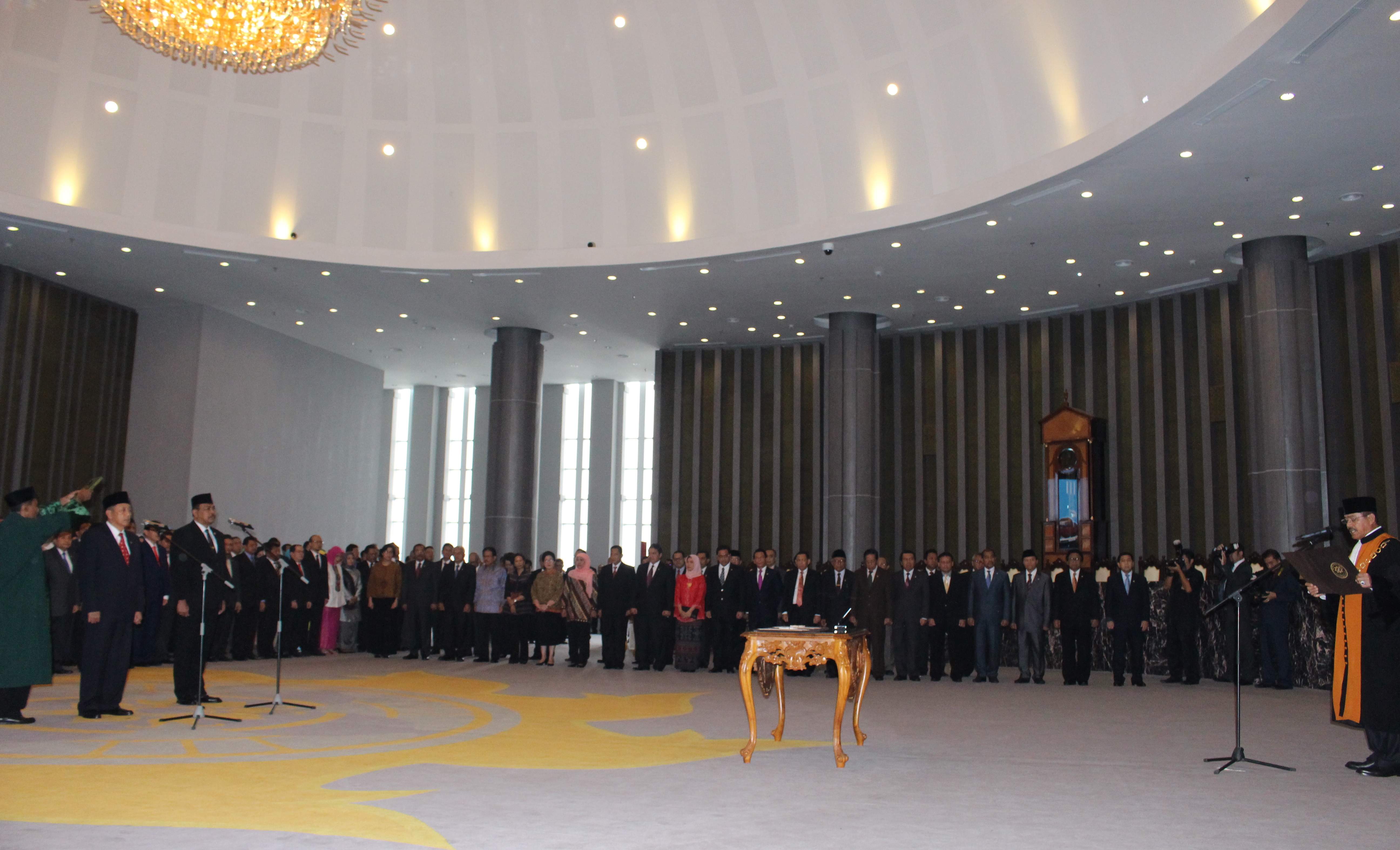 Ketua MA Memandu Sumpah Jabatan Ketua dan Wakil Ketua BPK