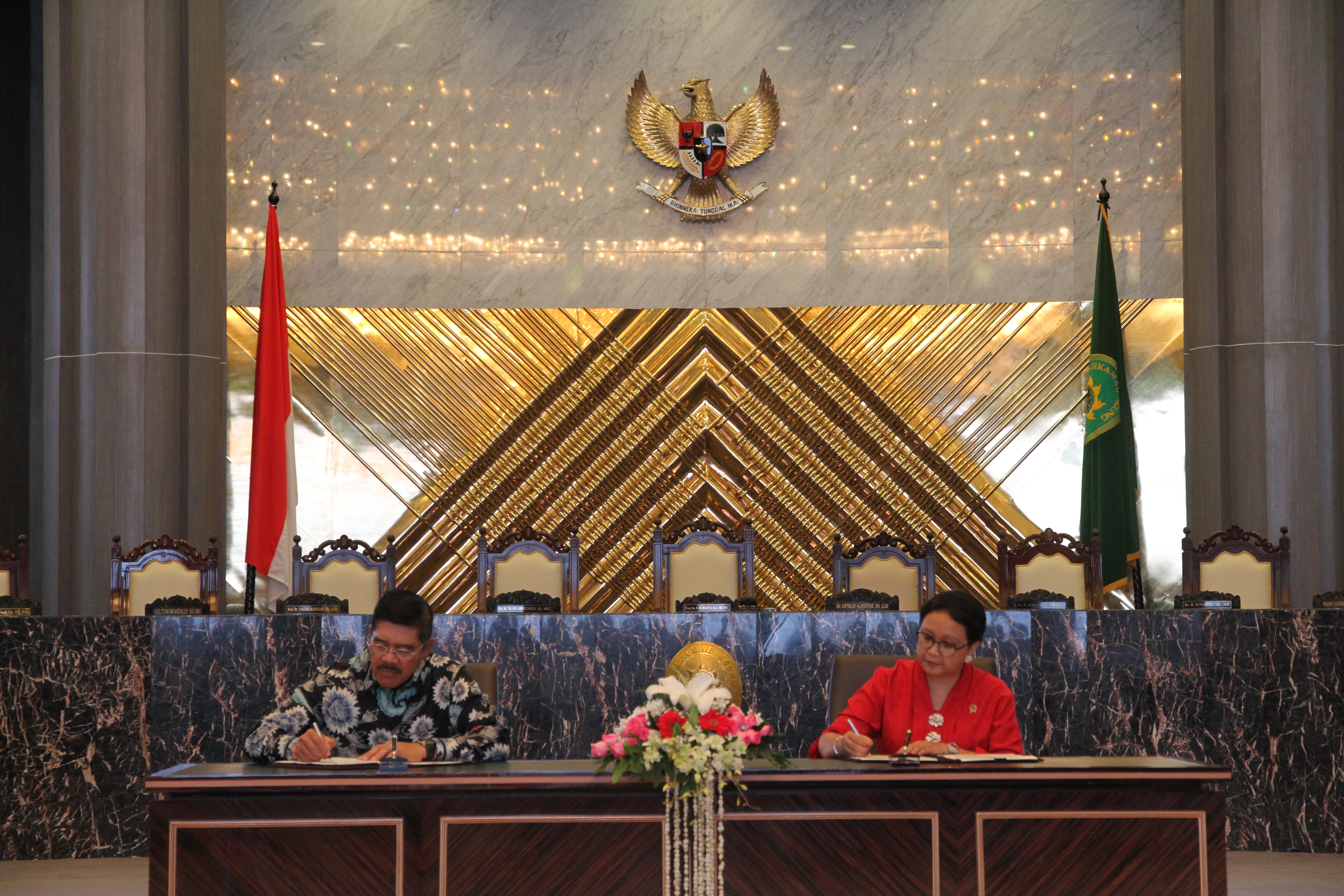 KETUA MA DAN MENLU SEPAKATI KERJA SAMA UNTUK TINGKATKAN LAYANAN PUBLIK