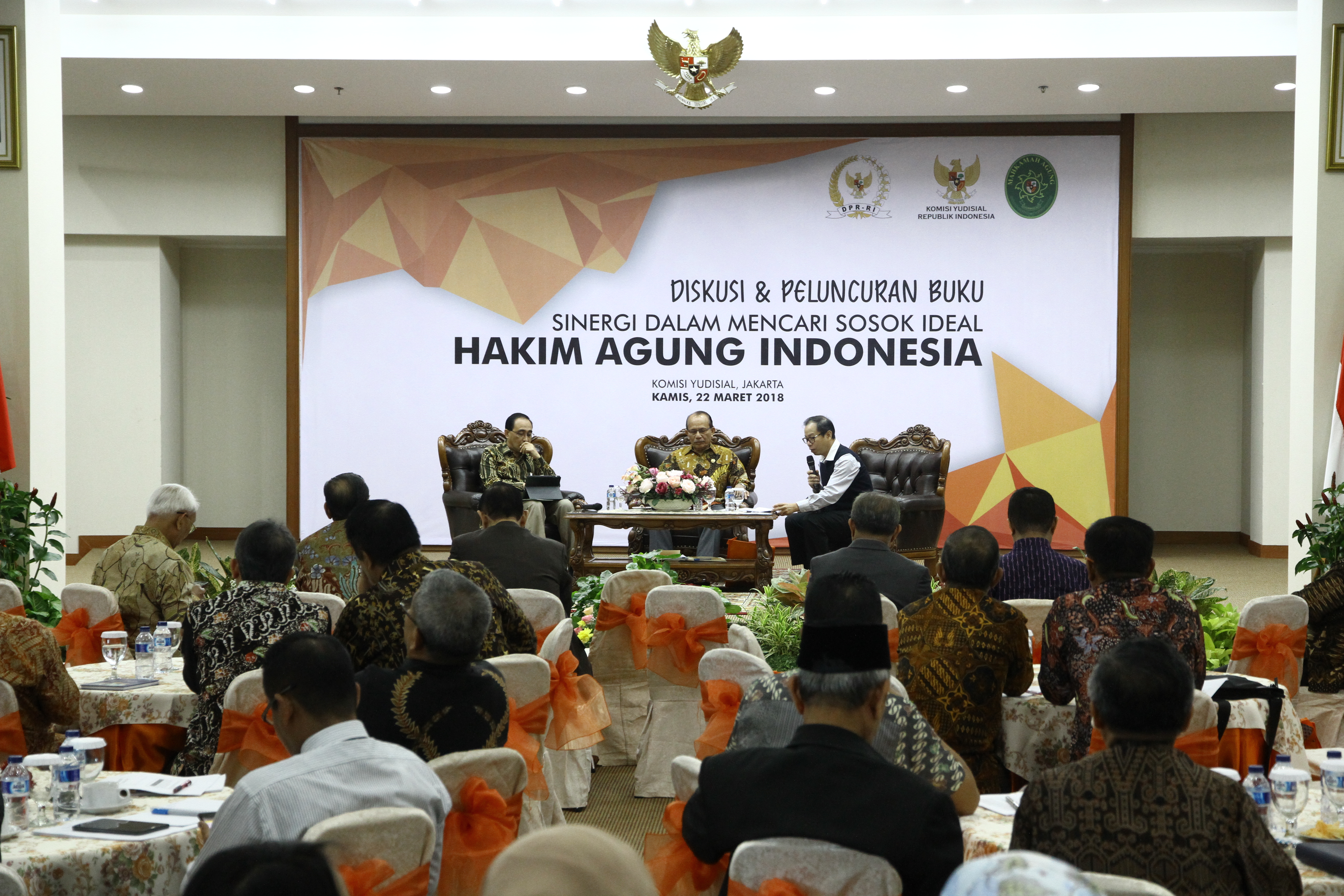 KETUA KAMAR PENGAWASAN MENJADI PEMBICARA PADA PELUNCURAN BUKU SINERGI DALAM MENCARI SOSOK IDEAL HAKIM AGUNG INDONESIA