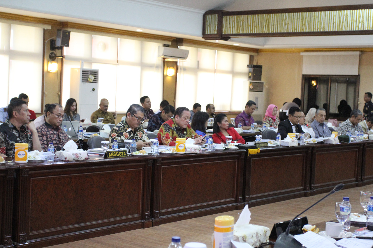 KUNJUNGAN KERJA KOMISI III DPR RI DENGAN EMPAT LINGKUNGAN PERADILAN PROVINSI JAWA BARAT