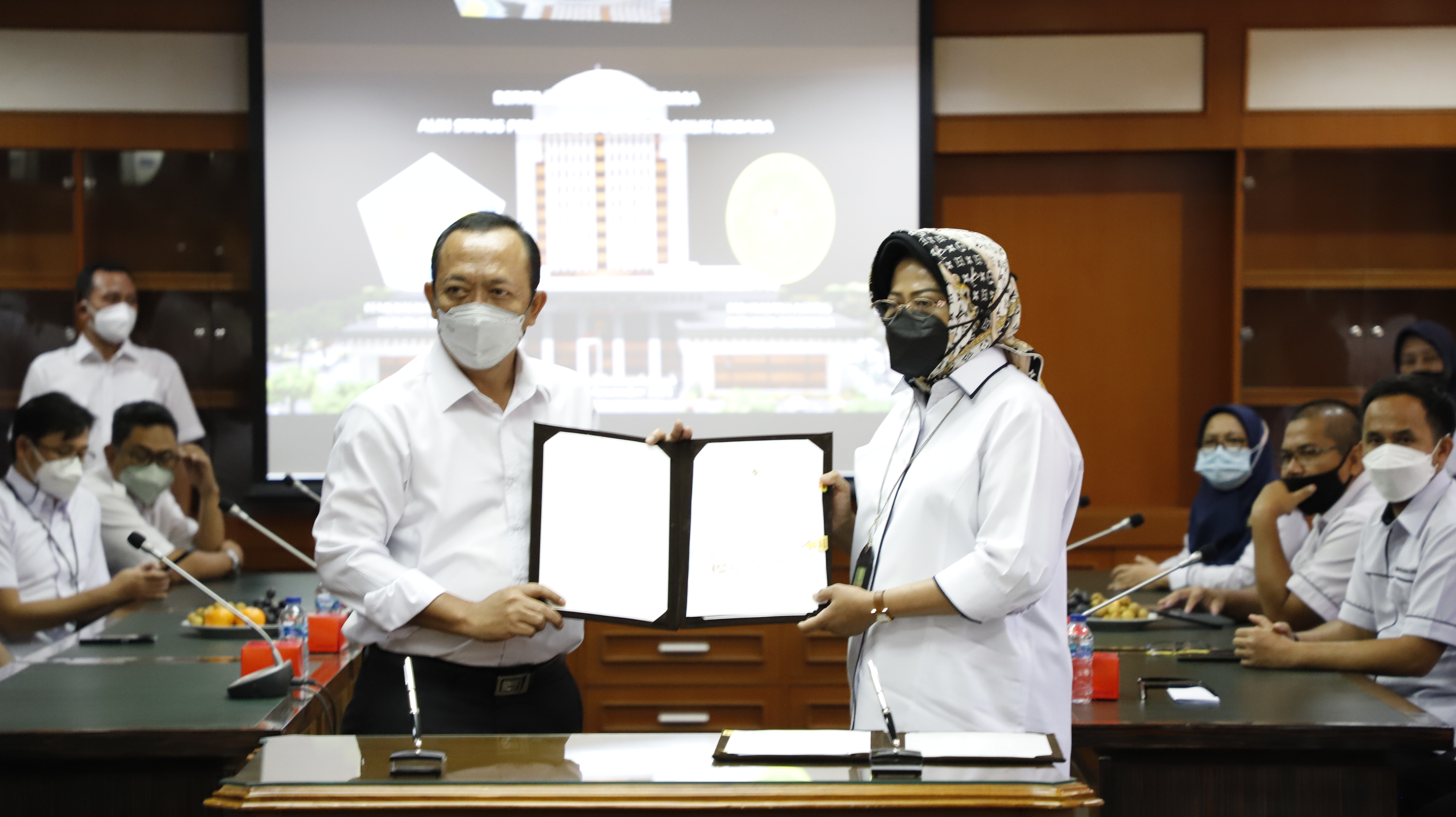 MAHKAMAH AGUNG MENERIMA  PENGALIHAN STATUS PENGGUNAAN BMN DARI KEMENTERIAN KEUANGAN